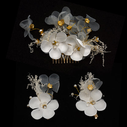 サテンとオーガンジーの花モチーフにパールとラインストーンをあしらったヘッドドレス