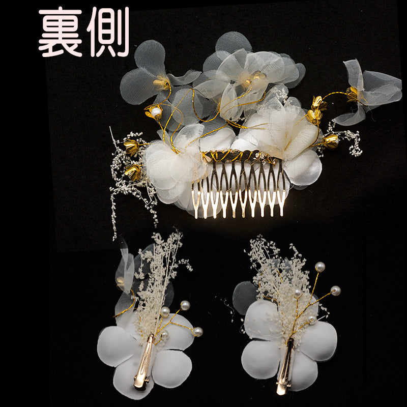 サテンとオーガンジーの花モチーフにパールとラインストーンをあしらったヘッドドレス