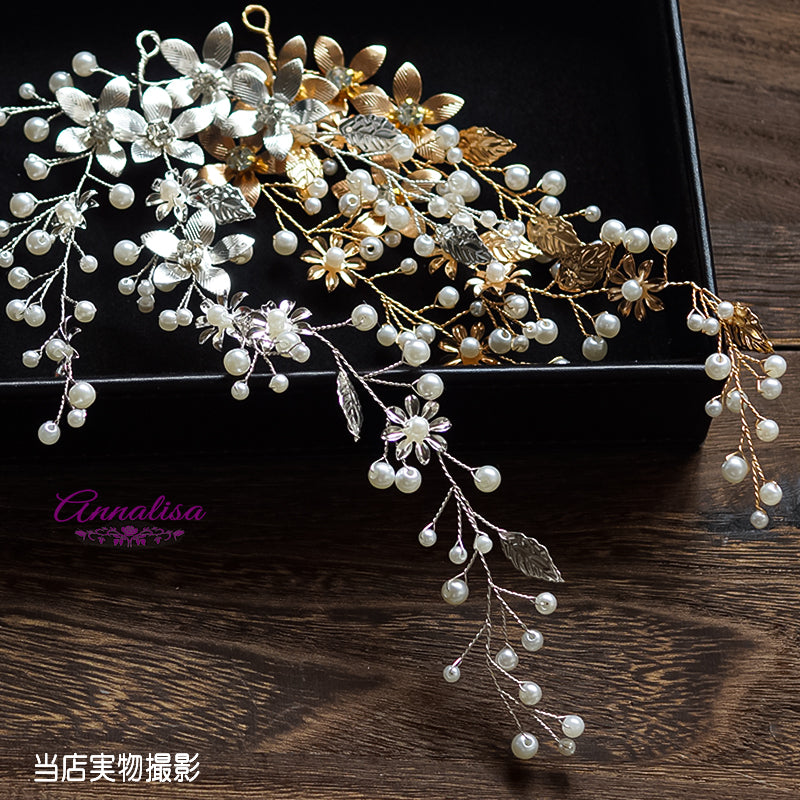 パールとラインストーンをあしらったハンドメイドのヘッドドレス