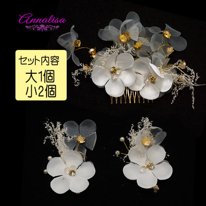 サテンとオーガンジーの花モチーフにパールとラインストーンをあしらったヘッドドレス